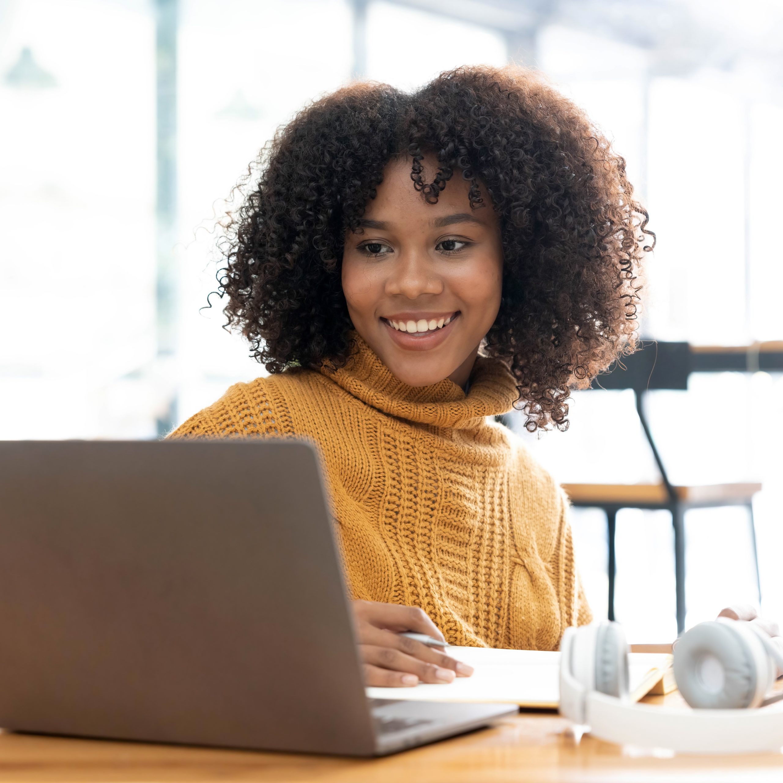 How Does the Abortion Pill Work? A Kentucky woman searching on her laptop "How Does the Abortion Pill Work?"